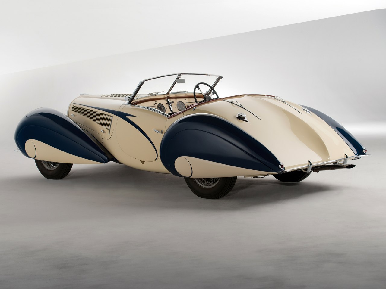 Delahaye_Type_135_MS_Figoni_et_Falaschi_Teardrop_Coupe_1937_rear.jpg